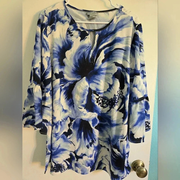 Catherines Blue/White Floral Blouse Size 1X - Picture 1 of 3